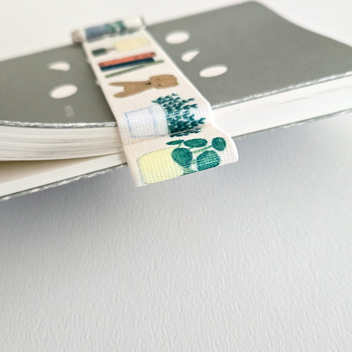 Adjustable Pen Band for A6–A5 Notebooks