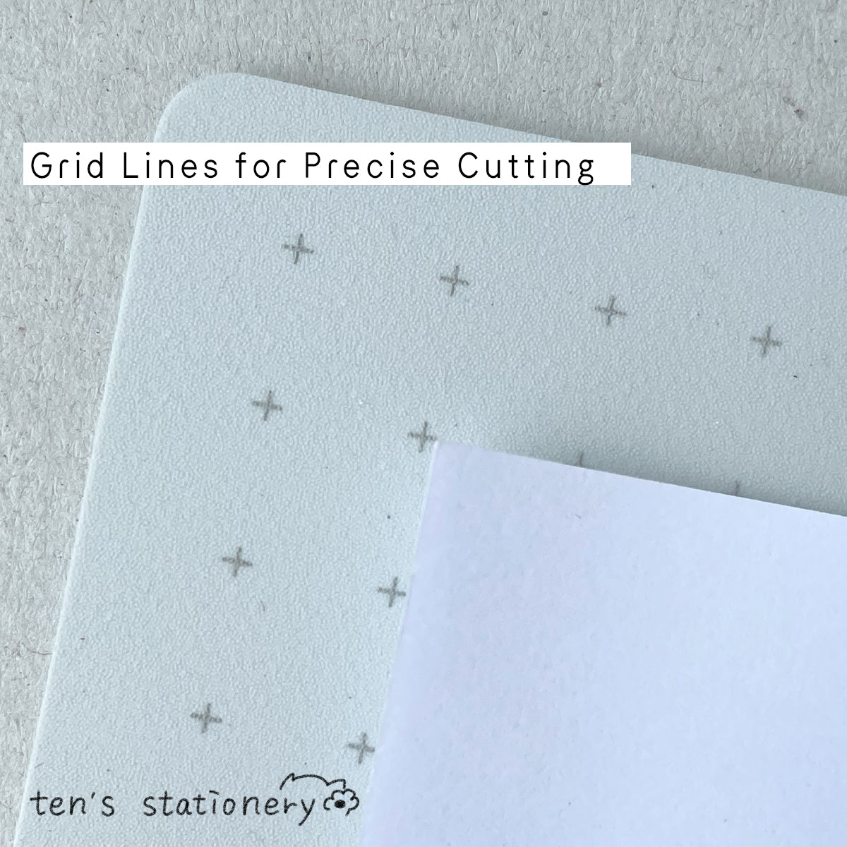 Foldable A4 Slim Cutting Mat for Mobile Use / Nakabayashi