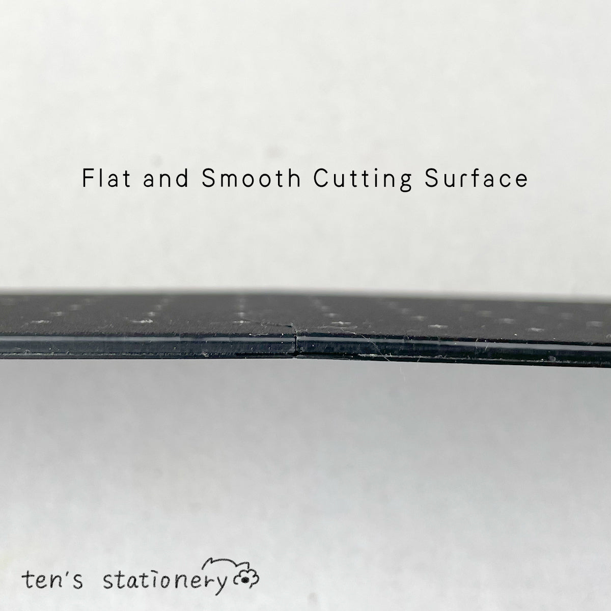 Foldable A4 Slim Cutting Mat for Mobile Use / Nakabayashi